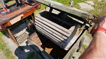 Pračky, šicí stroj, vůz, drtič obilí, sekač - 8