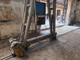 Portálový jeřáb 2t - 8