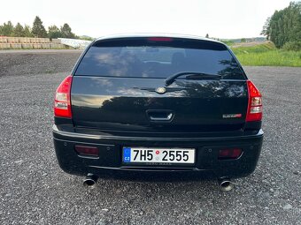 Chrysler 300C 6,1 SRT-8 - 8