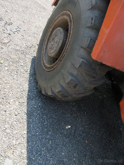 Kolový NAKLADAČ ZTS UNK 320 - 8