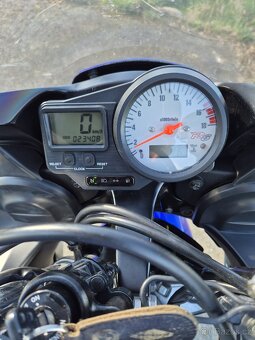 Yamaha R6 - 8