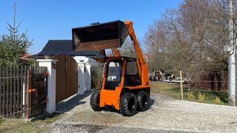 PRONÁJEM - SMYKOVÝ NAKLADAČ TOYOTA 2SDK8 - 8