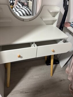 Prodám toaletní stolek - 8