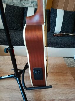 Elektroakusticka kytara cestovni (Nová) - 8