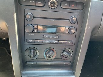 Prodám Ford Mustang 4,6 GT V8 224kW - 8