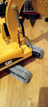 Pásový bagr Caterpillar Brudr - 8