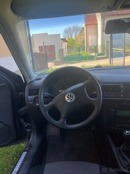 Volkswagen Golf - 8