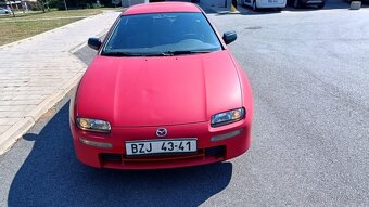MAZDA 323 F BA 14P2 HATCHBACK červená 5-dveřová - 8