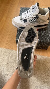 Jordan 4 Military Black - 8