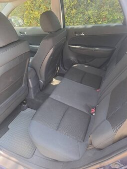 Hyundai i30 2009 1,6 benzin/lpg 92 kW - 8