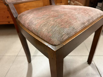 Rozkládací jídelní oválný stůl a čtyři židle - 8