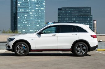 Mercedes-Benz GLC SUV 350 e 4MATIC A/T - 8