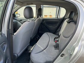 Toyota Yaris 1,0 koupená v ČR - 8