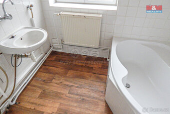 Prodej bytu 2+1, 66 m², Nový Bor, ul. Palackého náměstí - 8