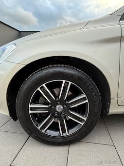 Volvo XC60 D4 AWD TOP VÝBAVA SERVIS - 8