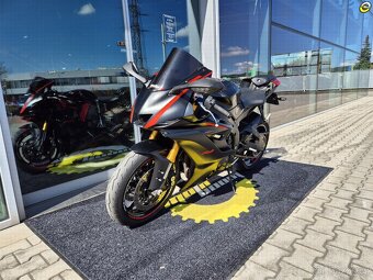 Yamaha YZF-R6 - 8