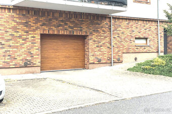 PRODÁM KRYTÉ  GARÁŽOVÉ STÁNÍ -  Brno, U Leskavy - 8