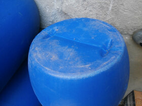 Sud, kanystr, nádoba plastová použitá za 400 kč - 8