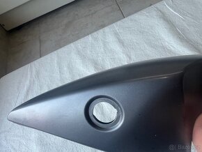 Levý podsedlový plast na Street triple 675 2013 - 8
