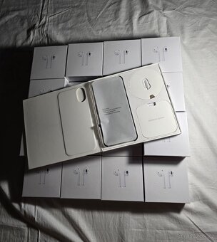 Nothing Phone (2) + 25× Bluetooth sluchátka - 8