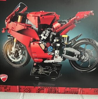 Nové LEGO Technic 42202 Motorka Ducati Panigale V4 S - 8