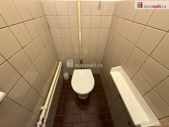 Pronájem nebytového prostoru 32 m2 P3 Vinohrady výloha cihla - 8