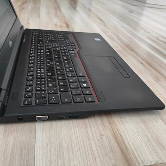 Fujitsu Siemens-15.6"/Intel i3-7th/8GB/256 GB SSD/Win 11 - 8