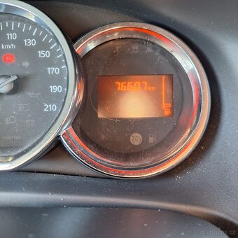 DACIA SANDERO 1,2 - 8