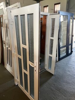VCHODOVÉ DVOUKŘÍDLÉ PLASTOVÉ DVEŘE 135x207-PLZEŇ - 8