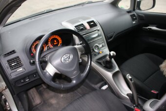 TOYOTA AURIS 1,6 91 kw 2008 - 8