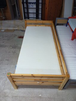Prodám hezkou postel z masivu 90 x 200 cm - 8