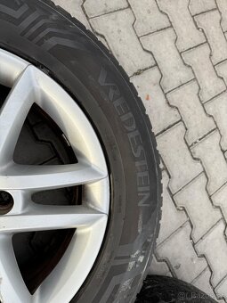 VW Touareg 17” orig. alu kola s celoročními pneu - 8