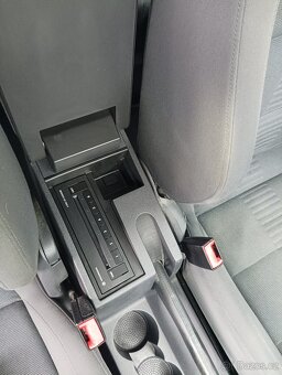 VW Touran 2.0tdi 103kw Highline 2010 serviska - 8