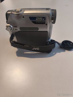 Domácí kamera JVC - 8