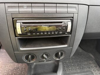 Škoda Fabia 1.2htp Classic 40kw, najeto jen 32 tis.km - 8