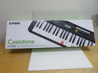 Zánovní elektronické klávesy Casio LK S250 - 8