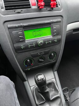 Autorádio Škoda MP3 Stream - 1Z0 035 161 C s kódem - 8