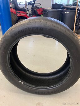 Good Year 255/45R20 - 8