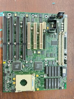 historické základní desky, 386 socket 3, socket 7, RAM - 8
