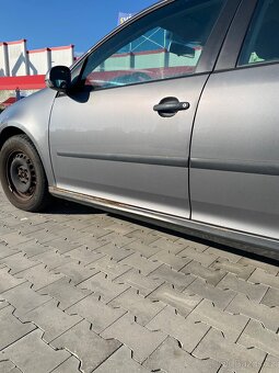 Volkswagen Golf V 1.4 55 kW, rok 2004, na díly nebo k opravě - 8
