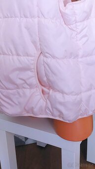 LEHOUNKÁ PROŠÍVANÁ VESTA S ŠÁTKEM-INFINITY- vel. 48 - 8