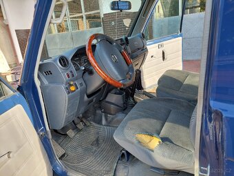 Toyota Land Cruiser HZJ 78 - 8