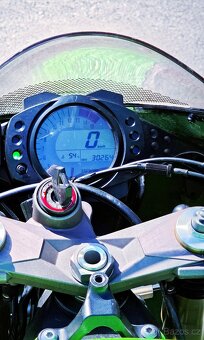Kawasaki ZX10r - 8