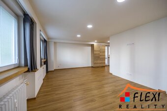 Pronájem moderního bytu 2+kk se zasklenou lodžií, os.vl., 57 - 8