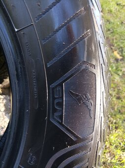 2 celoroční pneumatiky Goodyear 255/60/18 6mm 2020 - 8