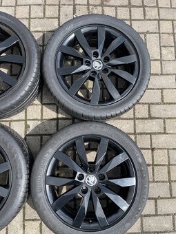 ORIGINÁL Alu Škoda CRYSTAL R17, 5x112 - TOP STAV, LETNÍ - 8