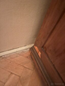 Prodám starý psaci stůl dřevěný - 8