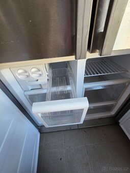Prodám americkou lednici Beko s výrobníkem ledu – 6 000 Kč - 8