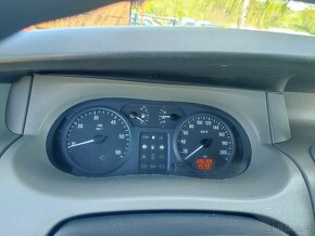 Opel Vivaro 1.9 DCi klima tažné 3místa - 8
