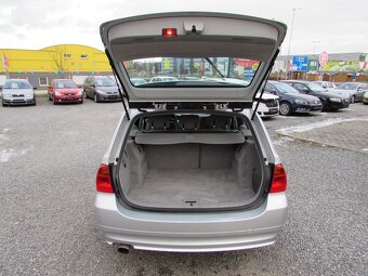 BMW 318i 95kW kombi, Serviska, nová STK, ALU kola - 8